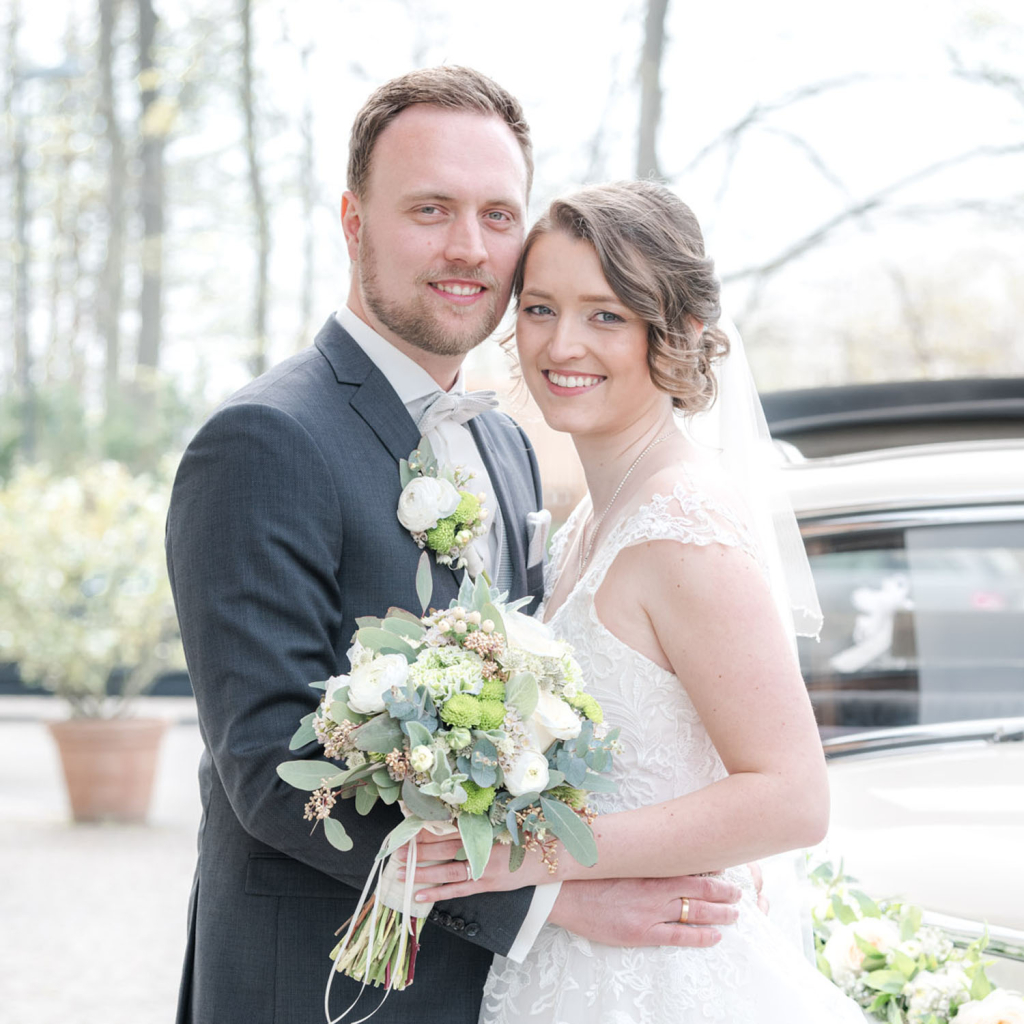 Brautpaarportrait zum Feedback über meine Hochzeitsbilder aus München - Hochzeitsfotograf München Empfehlung