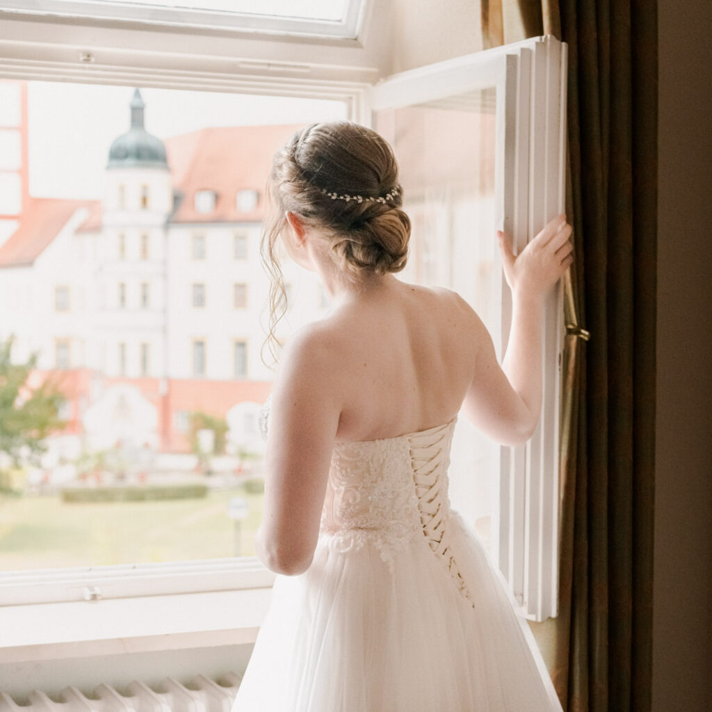 Brautpaarportrait zum Feedback über meine Hochzeitsbilder aus München - Hochzeitsfotograf München Empfehlung