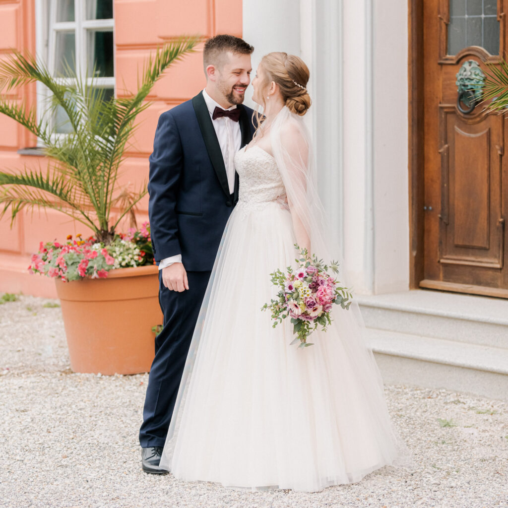 Brautpaarportrait zum Feedback über meine Hochzeitsbilder aus München - Hochzeitsfotograf München Empfehlung