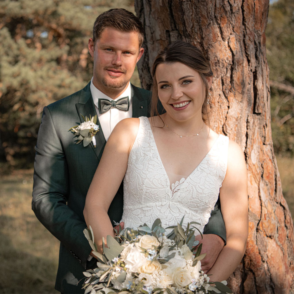 Brautpaarportrait zum Feedback über meine Hochzeitsbilder aus München - Hochzeitsfotograf München Empfehlung