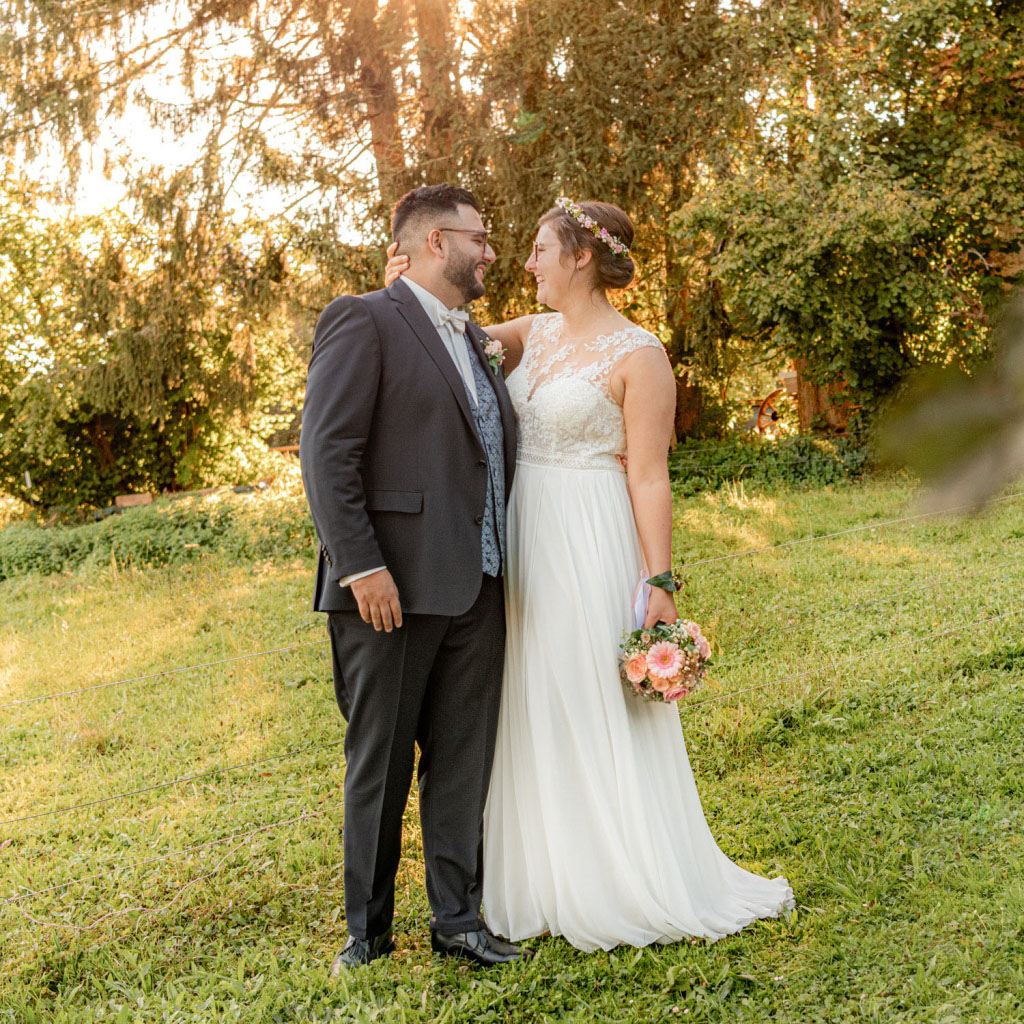 Brautpaarportrait zum Feedback über meine Hochzeitsbilder aus München - Hochzeitsfotograf München Empfehlung