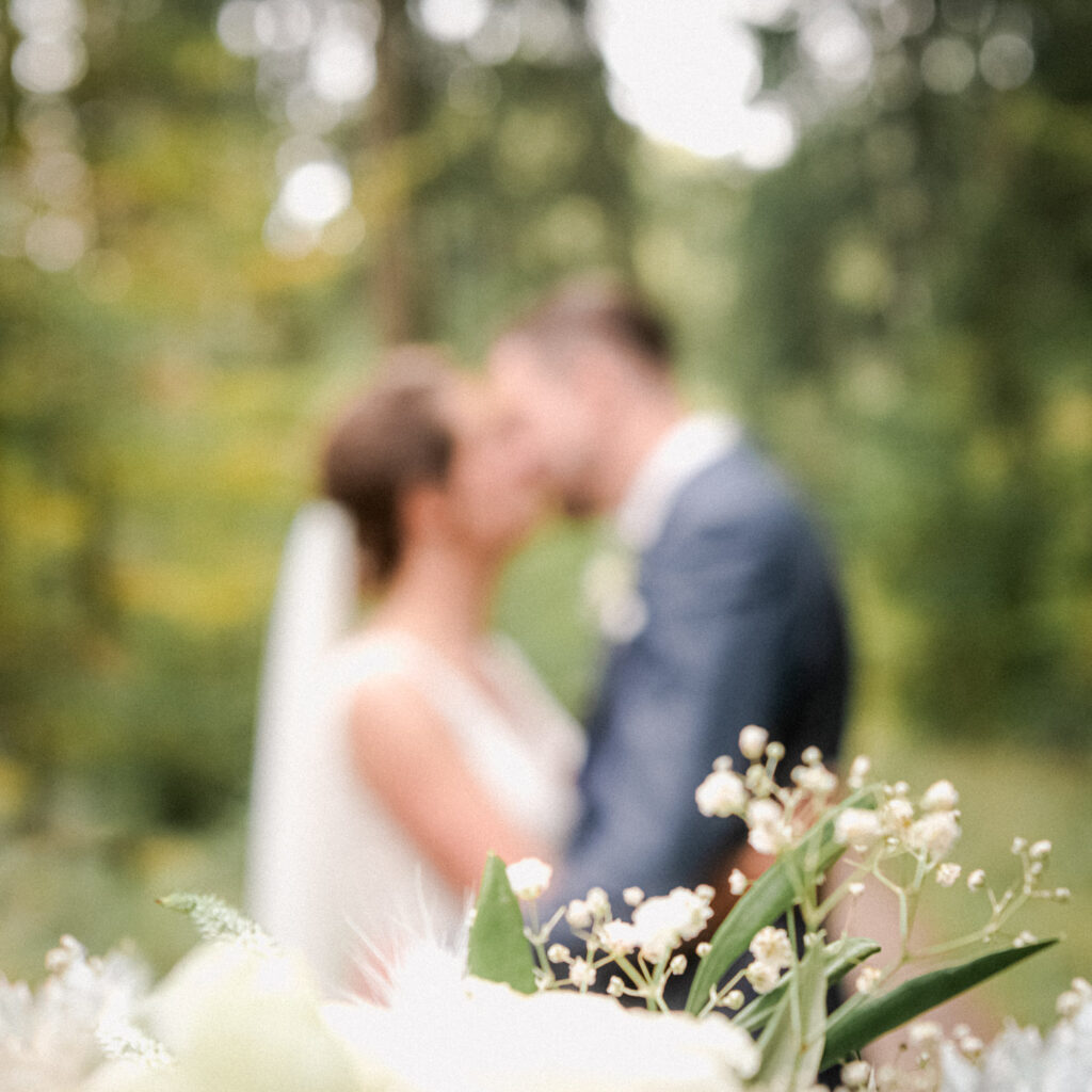 Brautpaarportrait zum Feedback über meine Hochzeitsbilder aus München - Hochzeitsfotograf München Empfehlung