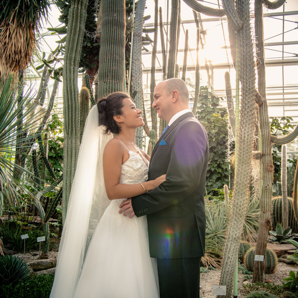 Brautpaarportrait zum Feedback über meine Hochzeitsbilder aus München - Hochzeitsfotograf München Empfehlung