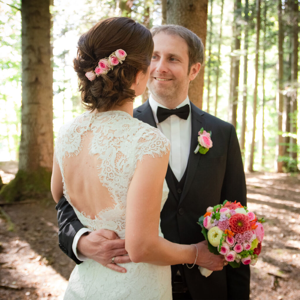 Brautpaarportrait zum Feedback über meine Hochzeitsbilder aus München - Hochzeitsfotograf München Empfehlung