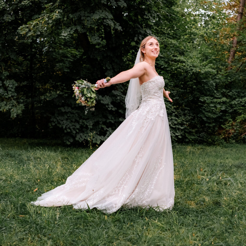 Brautpaarportrait zum Feedback über meine Hochzeitsbilder aus München - Hochzeitsfotograf München Empfehlung