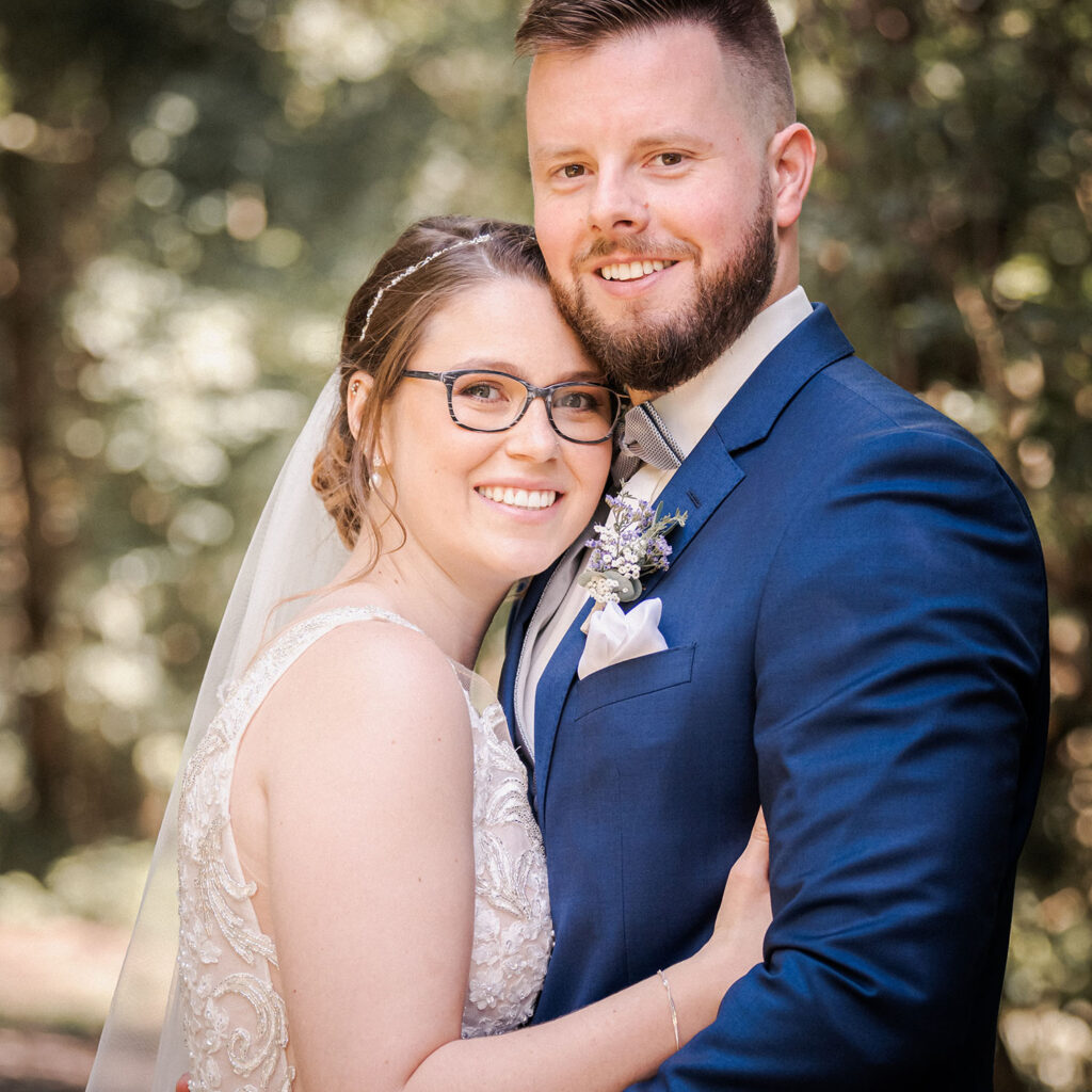Brautpaarportrait zum Feedback über meine Hochzeitsbilder aus München - Hochzeitsfotograf München Empfehlung