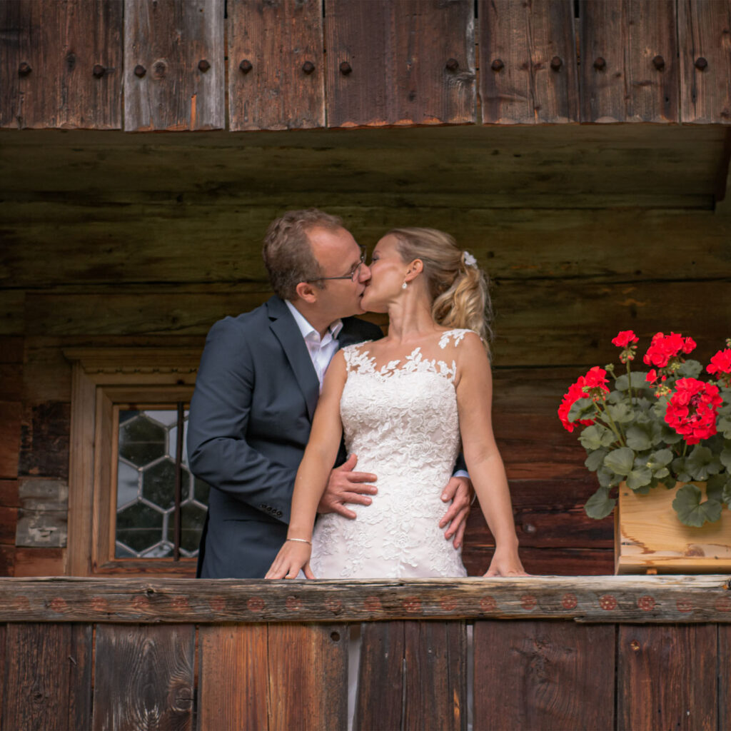 Brautpaarportrait zum Feedback über meine Hochzeitsbilder aus München - Hochzeitsfotograf München Empfehlung