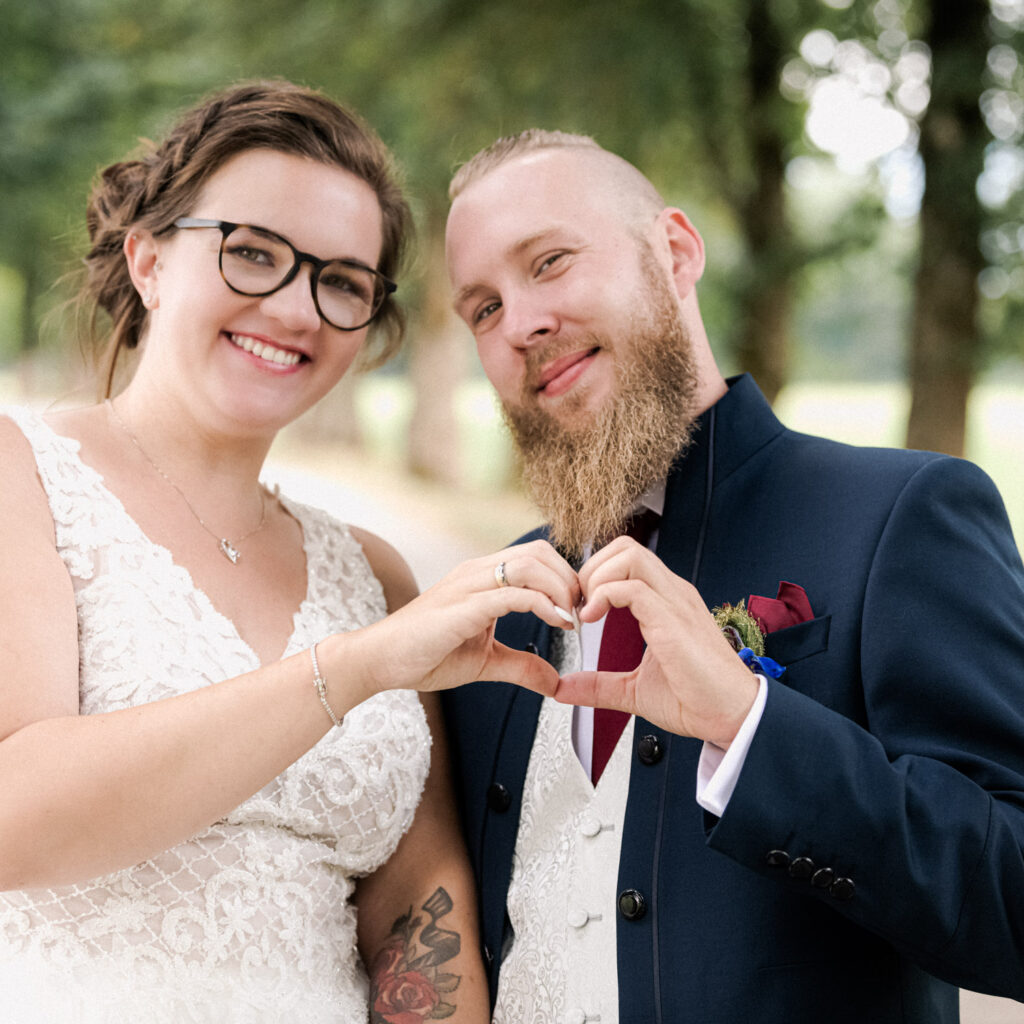 Brautpaarportrait zum Feedback über meine Hochzeitsbilder aus München - Hochzeitsfotograf München Empfehlung