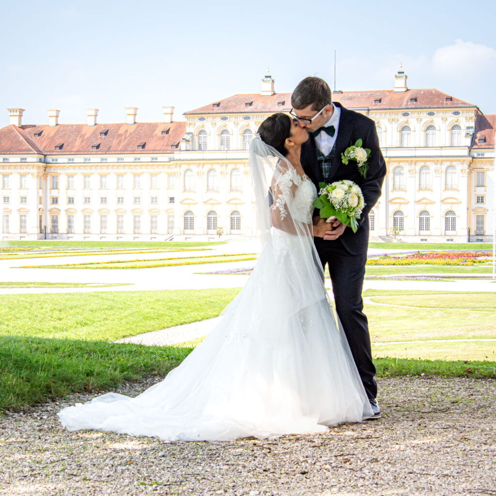 Brautpaarportrait zum Feedback über meine Hochzeitsbilder aus München - Hochzeitsfotograf München Empfehlung
