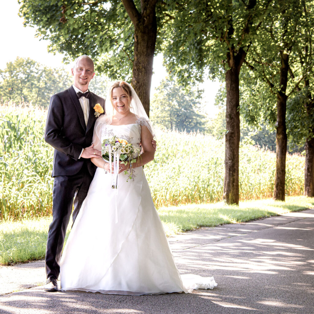 Brautpaarportrait zum Feedback über meine Hochzeitsbilder aus München - Hochzeitsfotograf München Empfehlung