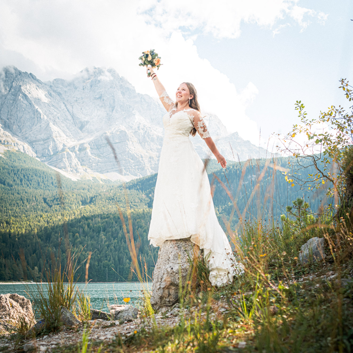 Brautpaarportrait zum Feedback über meine Hochzeitsbilder aus München - Hochzeitsfotograf München Empfehlung